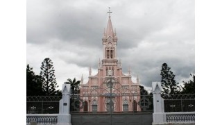 Nhà thờ Con Gà biểu tượng Thiên Chúa ở Đà Nẵng